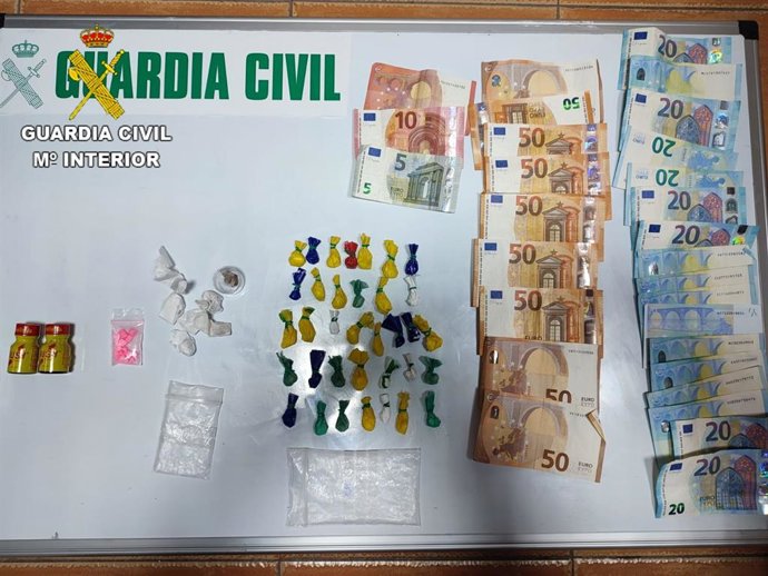 La Guardia Civil detiene a una persona por tráfico de drogas en el aparcamiento de una discoteca de la localidad Sonseca.