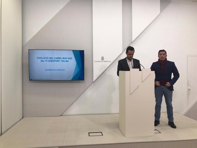 El conseller de Movilidad e Infraestructuras del Consell de Mallorca, Iván Sevillano, durante de presentación del balance trimestral del carril Bus-VAO