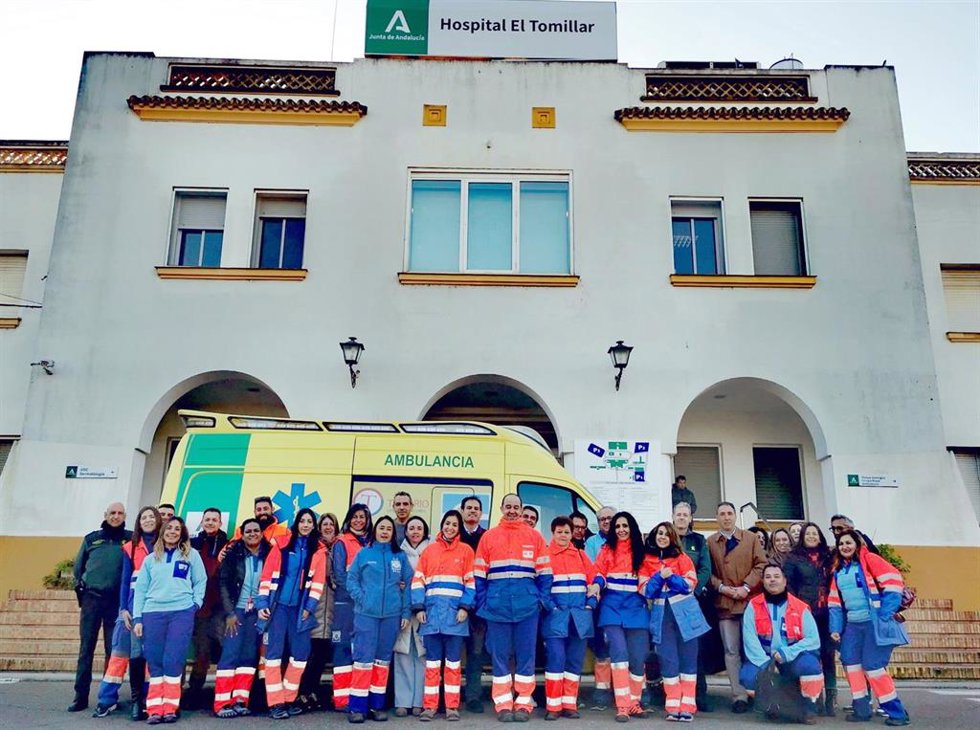 Foto de familia de sanitarios del Área de Gestión Sur de Sevilla que han recibido formación para prevenir agresiones.