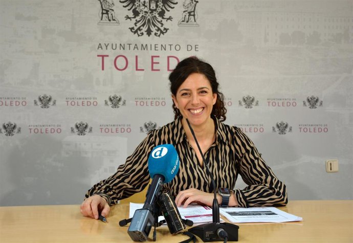 La portavoz del equipo de Gobierno en el Ayuntamiento de Toledo, Noelia de la Cruz, en rueda de prensa.