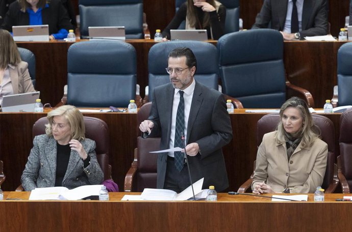 El consejero de Economía, Empleo y Hacienda de la Comunidad de Madrid, Javier Fernández-Lasquetty, interviene durante un pleno en la Asamblea de Madrid, a 2 de febrero de 2023, en Madrid (España). 