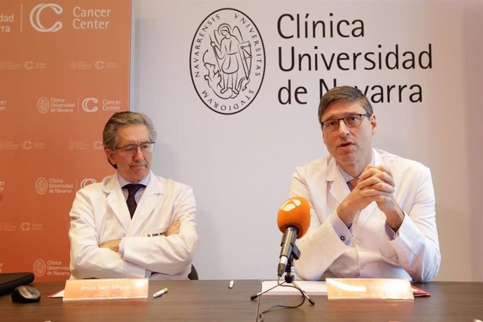 Los doctores. Jesús San Miguel, director de Medicina Clínica y Traslacional de la Universidad de Navarra, y Antonio González, director del Cancer Center Clínica Universidad de Navarra