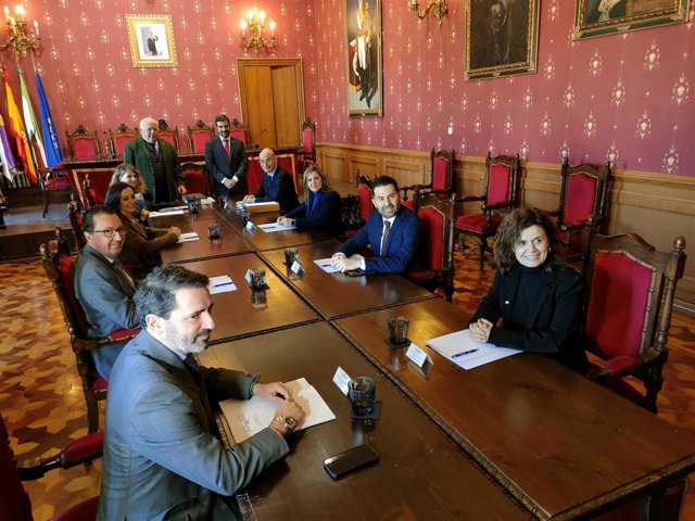 Reunión de la Mesa del Parlamento de Andalucía en Loja