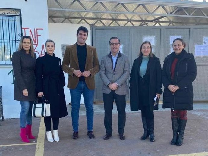 El delegado territorial de Desarrollo Educativo visita el CEIP Los Almendros de Guaro .