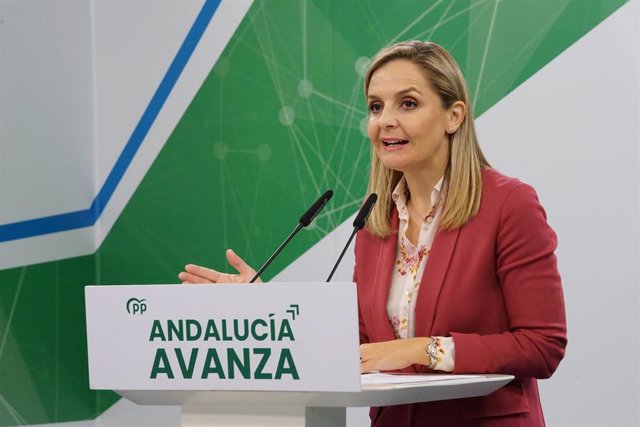 La portavoz del PP de Andalucía, Maribel Torregrosa, este jueves en rueda de prensa.