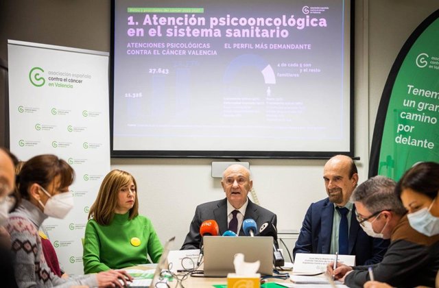 Contra el cáncer Valencia pide pide incluir la atención psicooncológica en el sistema sanitario público y endurecer las leyes antitabaco