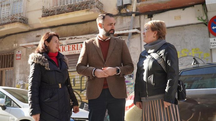 De izquierda a derecha los ediles socialistas Rosa del Mar Rodriguez, Mariano Ruiz y Mari Angeles Gertrud