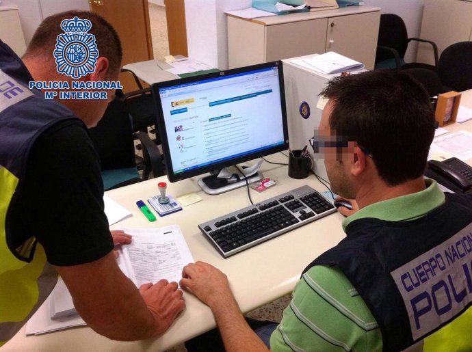 Agentes de la Policía Nacional.