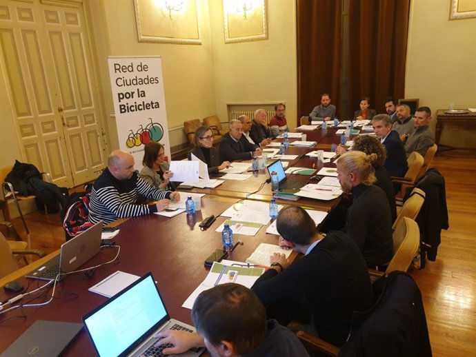 El consejero de Sostenibilidad y Transición Ecológica, Álex Dorado Nájera, ha asistido a la Junta Directiva de la Red de Ciudades por la Bicicleta (RCxB),