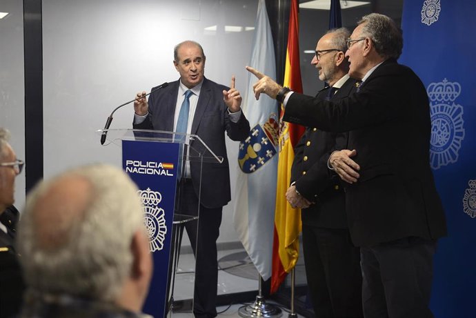 El director general de la Policía, Francisco Pardo Piqueras, interviene en la inauguración de la Unidad de Documentación de O Barco de Valdeorras, a 2 de febrero de 2023, O Barco de Valdeorras, Ourense