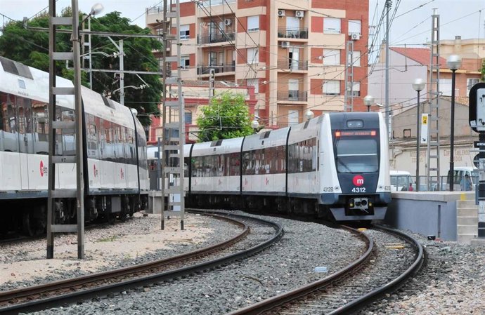 Archivo - Imagen de un tres de Metrovalencia.