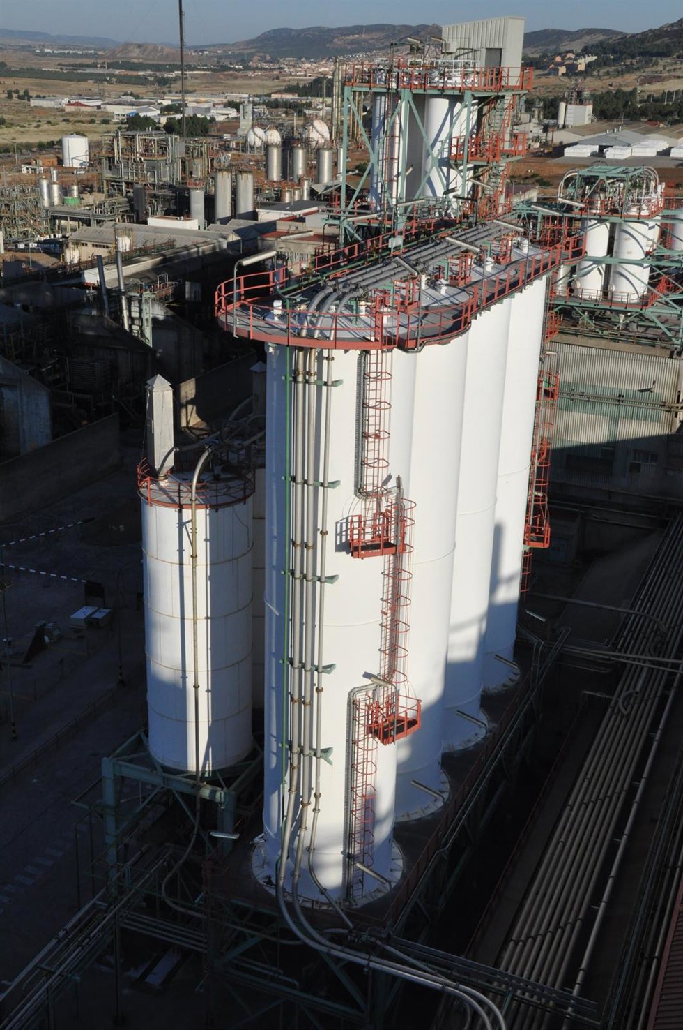 Repsol pone en marcha nueva línea de producción de plásticos reciclados en su Complejo Industrial de Puertollano.