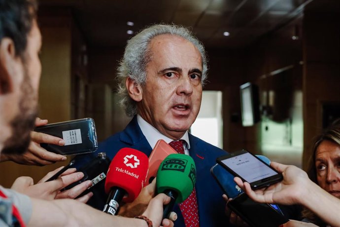 Archivo - El consejero de Sanidad de la Comunidad de Madrid, Enrique Ruiz Escudero