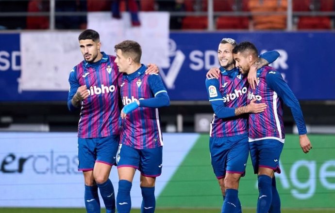 Archivo - Los jugadores de la SD Eibar celebran un gol esta temporada 2022-23.