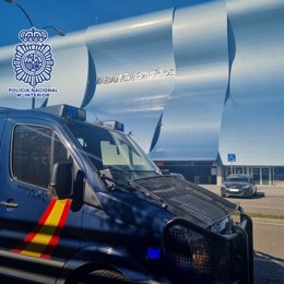 Vehículo policial frente al estadio municipal Abanca Balaídos de Vigo.
