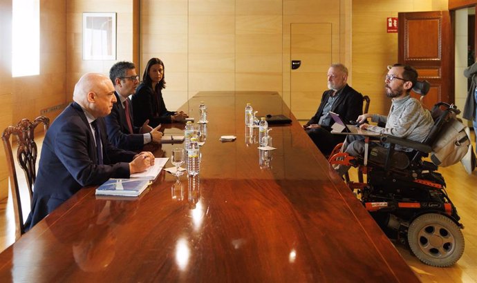 El ministro de la Presidencia, Félix Bolaños, reunido con el portavoz de unidas Podemos, Pablo Echenique , en el Congreso de los Diputados