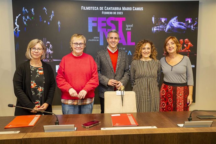 Participantes en la presentación del II Festival Territorio Violeta.