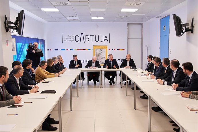 El candidato del PP a la Alcaldía de Sevilla, José Luis Sanz, reunido con el Círculo Empresarial Cartuja.