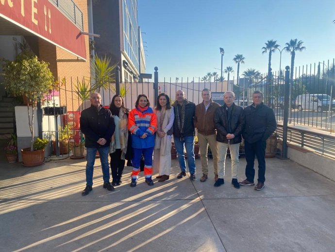 Botella (centro), con los sanitarios de Palma del Río.