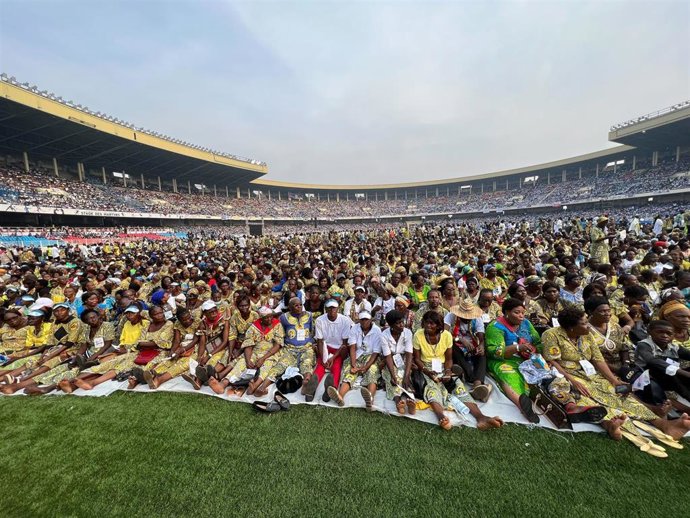 02 February 2023, Democratic Republic of Congo, Kinshasa: Numerous believers wait in Martyrs Stadium for the arrival of Pope Francis. Photo: Manuel Schwarz/dpa