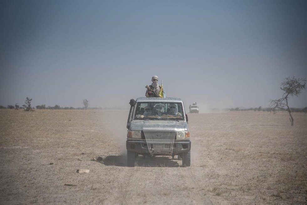 Un vehículo del Alto Consejo para la Unidad de Azawad en la región de Tombuctú, Malí