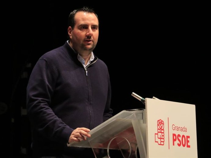 Archivo - Álex Casares, secretario de Organización del PSOE de Granada, en imagen de archivo
