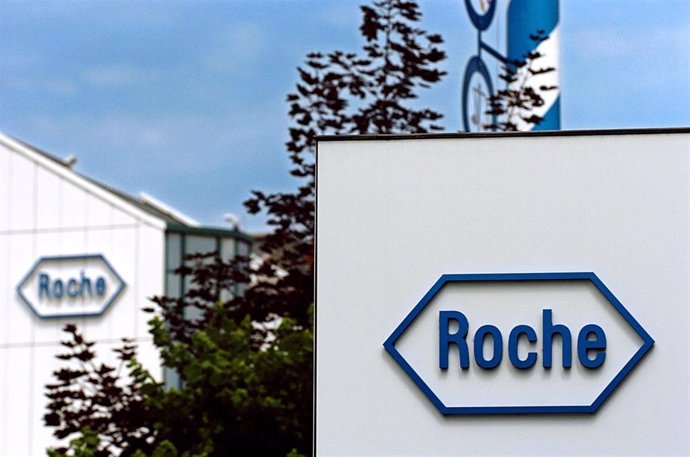 Archivo - Logo de la compañía farmacéutica Roche.