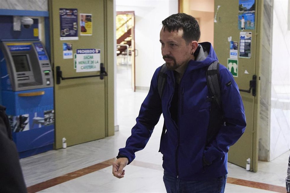 Archivo - El exlíder de Podemos Pablo Iglesias, llega a la Escuela de Ingeniería durante la presentación de su libro 'Medios y cloacas', a 11 de noviembre de 2022 en Sevilla (Andalucía, España). El exlider de Podemos, Pablo Iglesias, acude a Sevilla a p