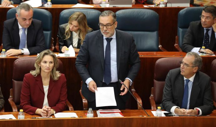 Archivo - El consejero de Presidencia, Justicia e Interior de la Comunidad de Madrid, Enrique López, en una sesión plenaria en la Asamblea de Madrid, a 10 de noviembre de 2022, en Madrid (España).