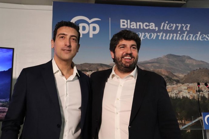 El presidente del Partido Popular de la Región de Murcia, Fernando López Miras, clausura el acto de presentación del candidato a la alcaldía de Blanca, Pablo Cano