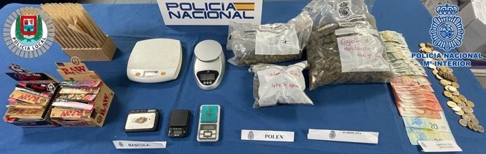 Intervención de marihuana, hachís, material y dinero en el presunto club cannábico del ahora detenido por agentes de la Policía Nacional y Policía Local de Las Palmas de Gran Canaria