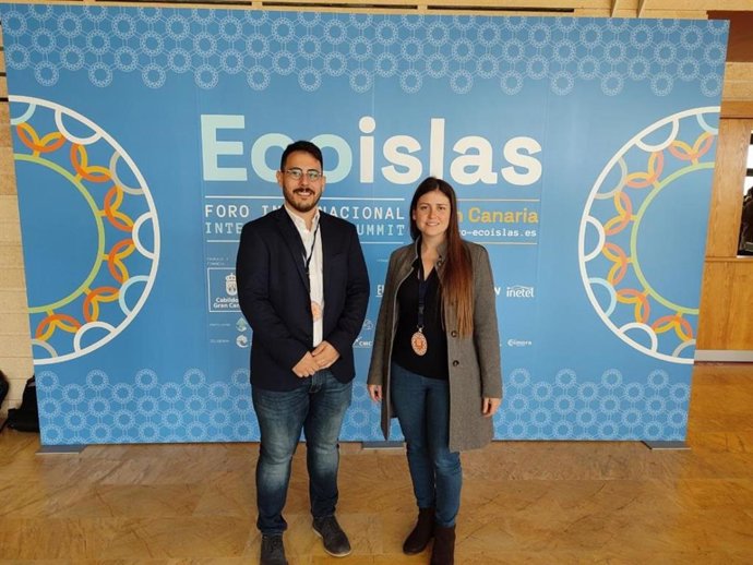 El director insular de Residuos, Juan Carrasco, y la consellera insular de Sostenibilidad y Territorio, Aurora Ribot.