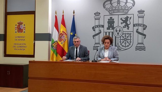 La delegada del Gobierno de La Rioja, Beatriz Arraiz, y el consejero de Desarrollo Autonómico, José Ángel Lacalzada