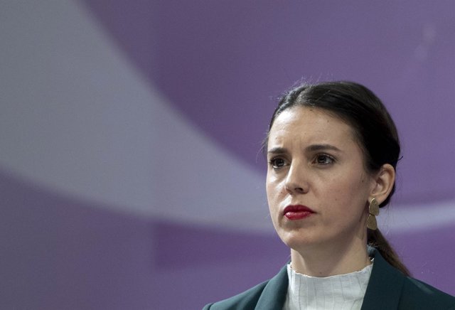 La ministra de Igualdad, Irene Montero, durante una rueda de prensa para tratar los últimos asesinatos machistas del mes de enero en el Ministerio de Igualdad, a 27 de enero de 2023, en Madrid (España). 