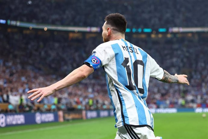 Archivo - El delantero Lionel Messi celebra un gol con la selección argentina en el Mundial de Catar disputado en 2022. 