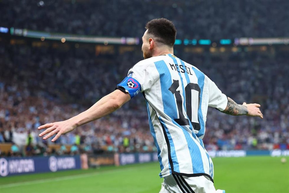 Archivo - El delantero Lionel Messi celebra un gol con la selección argentina en el Mundial de Catar disputado en 2022. 