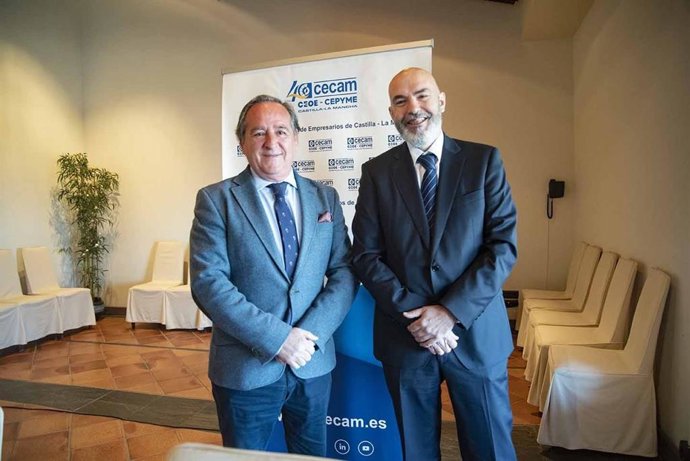 El presidente de Cecam, Ángel Nicolás, en un desayuno informativo.