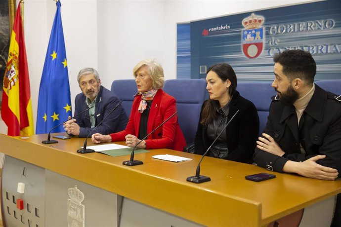 La consejera de Educación y Formación Profesional, Marina Lombó, presenta, en rueda de prensa, la II Feria de Enseñanzas Artísticas de Cantabria