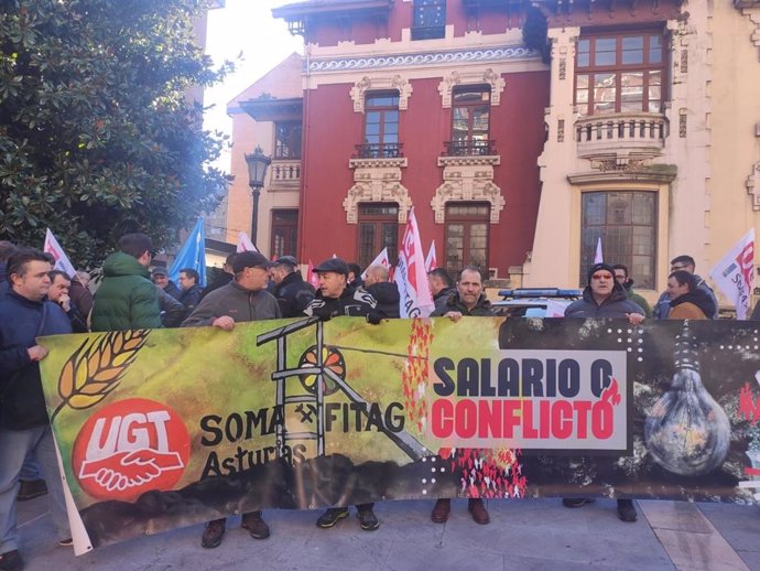 Manifestación de trabajadores de Química del Nalón, organizada por SOMA-Fitag-UGT