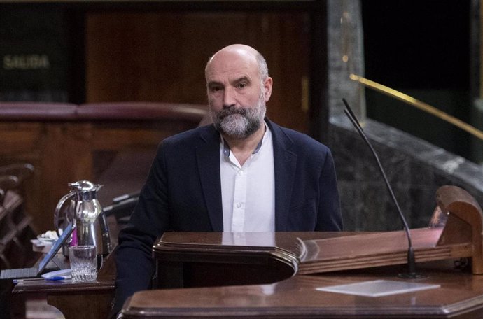 El diputado por la circunscripción de La Coruña, Néstor Rego, en el Pleno del Congreso de los Diputados