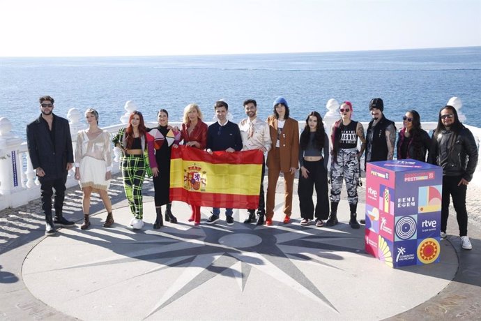 Los finalistas del Benidorm Fest 2023 en el mirador del Balcón del Mediterráneo de Benidorm