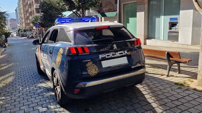 Detenidos en Vigo dos hombres como autores de más de 26 estafas a clientes bancarios a través de SMS falsos.