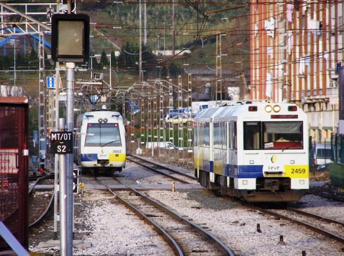 Archivo - Trenes de Cercanías en Cantabria