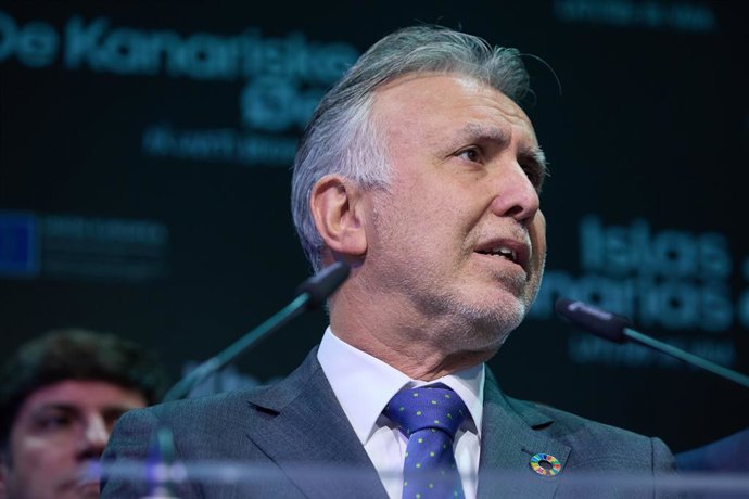 El presidente de Canarias, Ángel Víctor Torres, inaugura el estand de Canarias en la Feria Internacional del Turismo, Fitur 2023, en IFEMA, a 18 de enero de 2023, en Madrid (España). Canarias acude este año a Fitur 2023 con casi el 100% de la actividad 