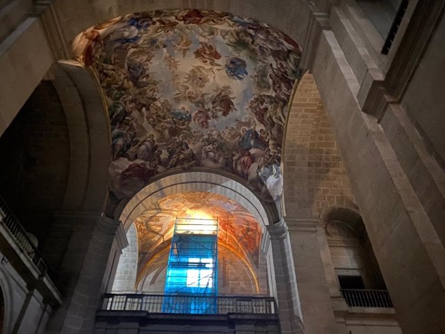 Trabajos de restauración de los frescos de El Escorial.