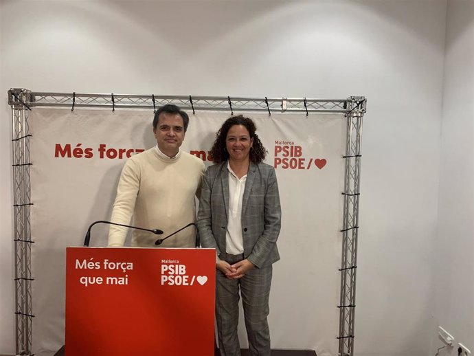 El secretario general de la Agrupación Socialista de Binissalem, Pep Maria Pons, y la secretaria general de la Federación Socialista de Mallorca, Catalina Cladera.