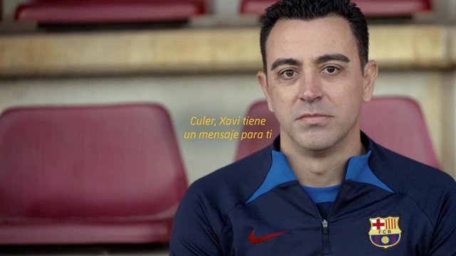 El entrenador del FC Barcelona, Xavi Hernández, en la campaña promocional del club 'Tú eres el Barça'