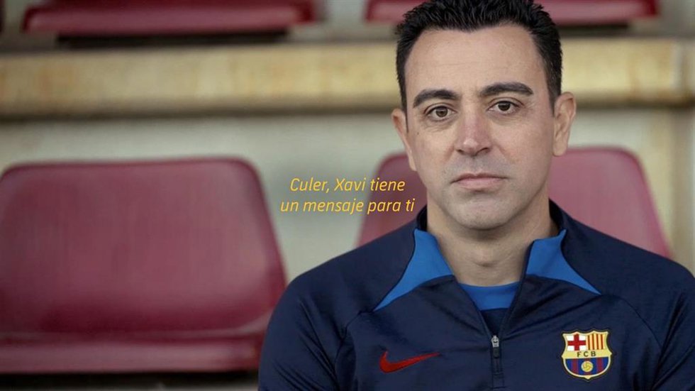 El entrenador del FC Barcelona, Xavi Hernández, en la campaña promocional del club 'Tú eres el Bara'
