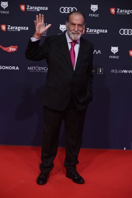 El actor Ramón Barea posa en la alfombra roja previa a la gala de la X edición de los Premios Feroz, en el Auditorio de Zaragoza, a 28 de enero de 2022, en Zaragoza, Aragón (España). La Asociación de Informadores Cinematográficos de España (AICE) entreg