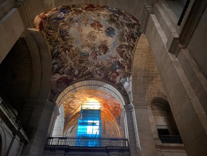 Trabajos de restauración de los frescos de El Escorial.